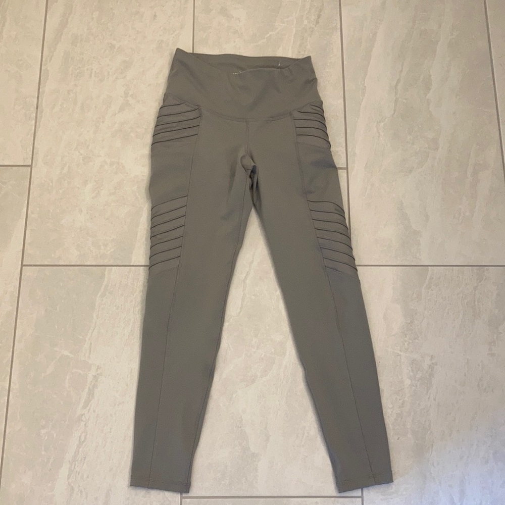 Grey Old Navy leggings